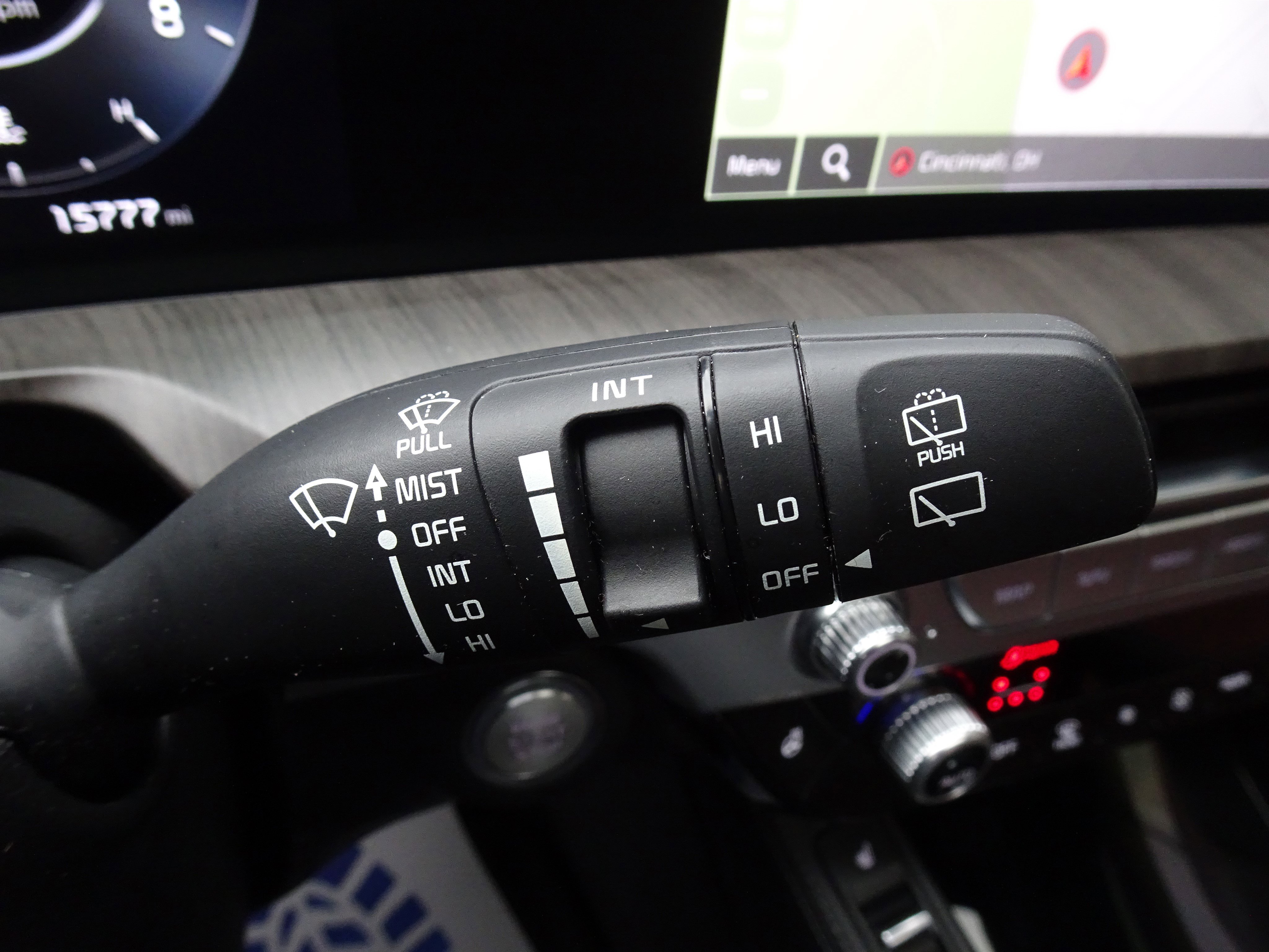 Used 2024 Kia Telluride SX w/ Towing Package image 27