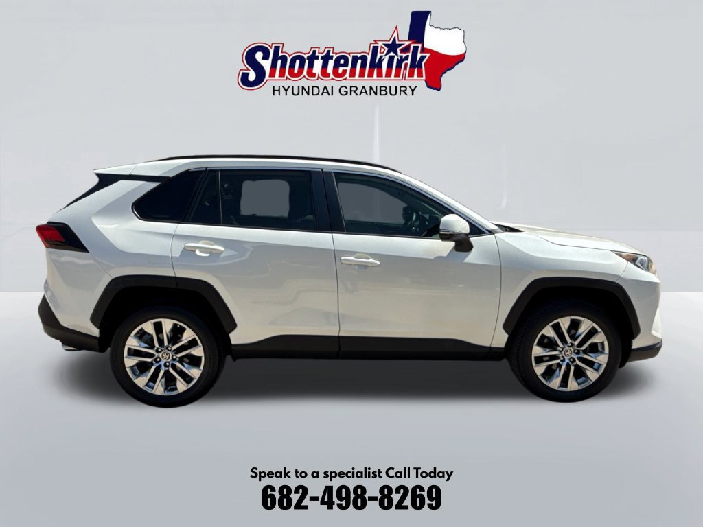 Used 2021 Toyota RAV4 XLE Premium FWD image 5