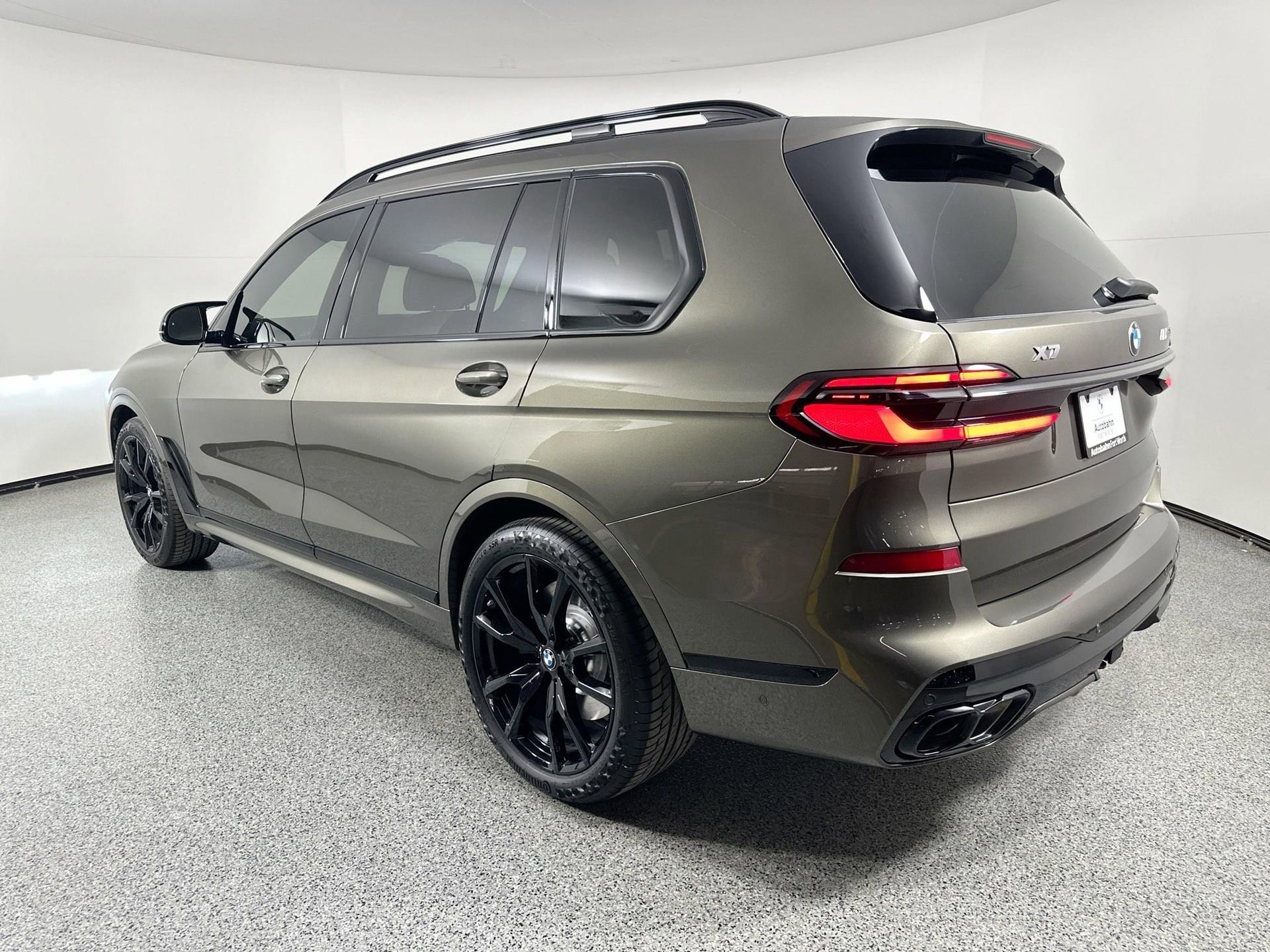 New 2026 BMW X7 M60i image 7