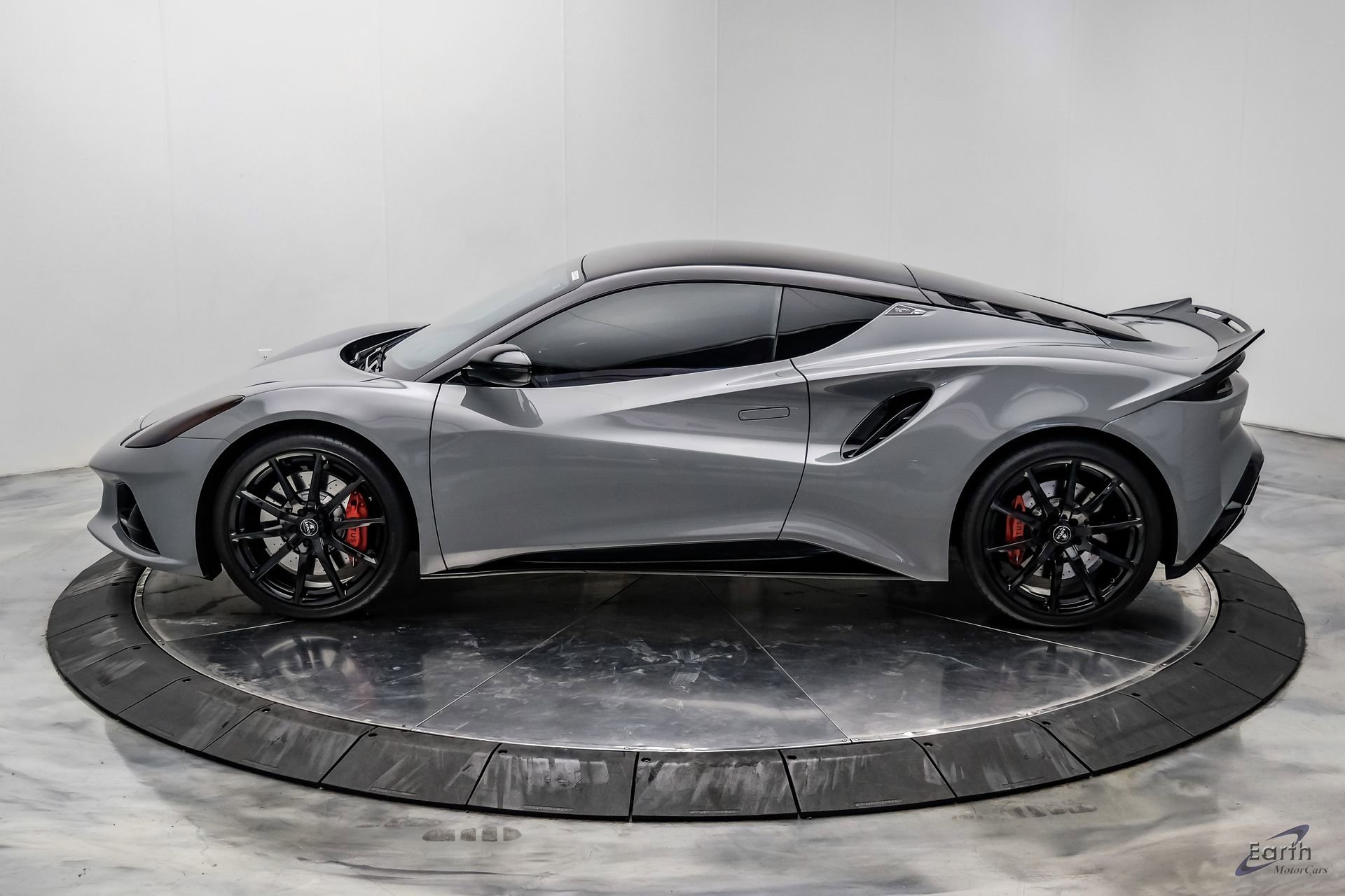 Used 2025 Lotus Emira RWD image 9