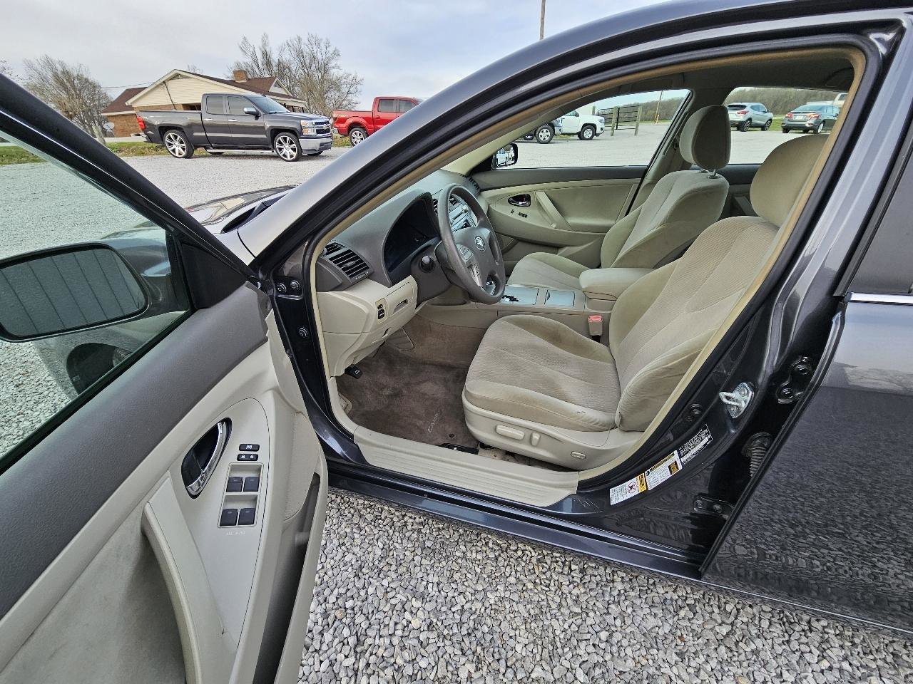 Used 2010 Toyota Camry LE image 15