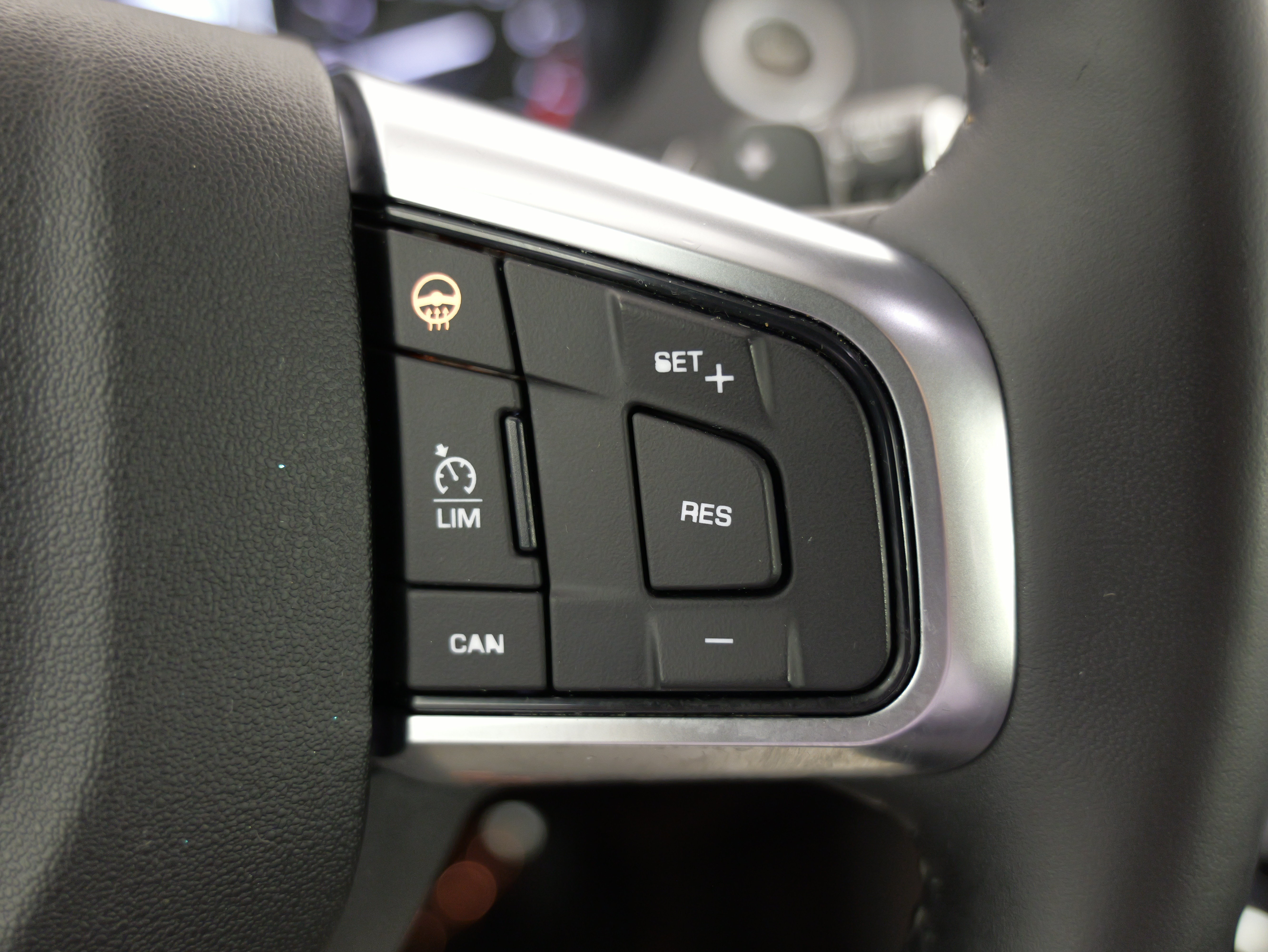 Used 2018 Land Rover Discovery Sport HSE AWD/4WD image 40