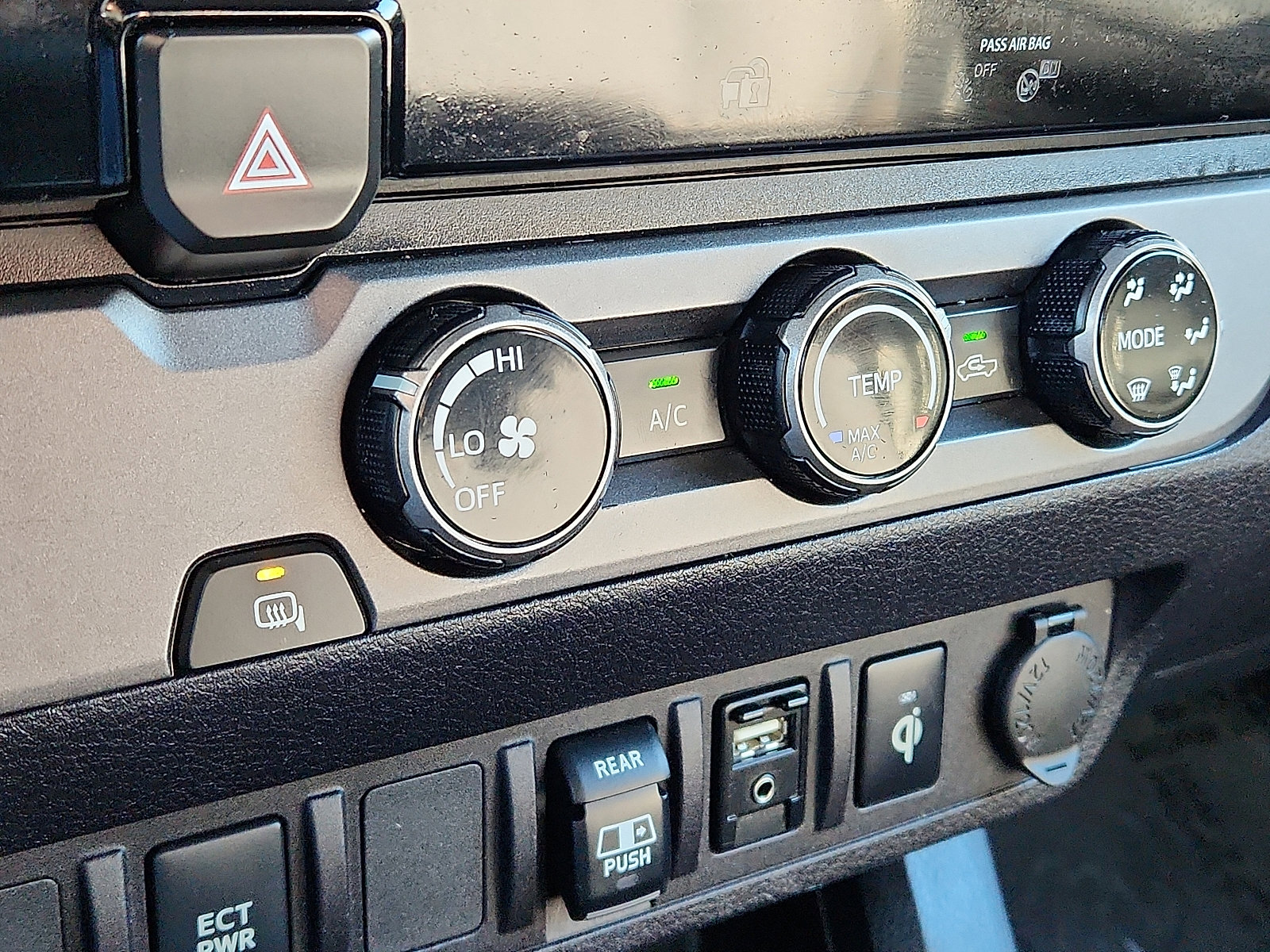 Used 2018 Toyota Tacoma 2WD Double Cab image 15