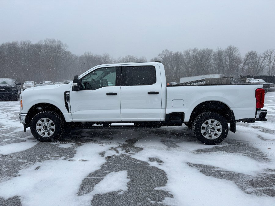 Used 2023 Ford F350 XLT image 2