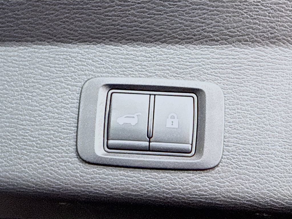 Used 2023 Mitsubishi Outlander SEL AWD/4WD image 30