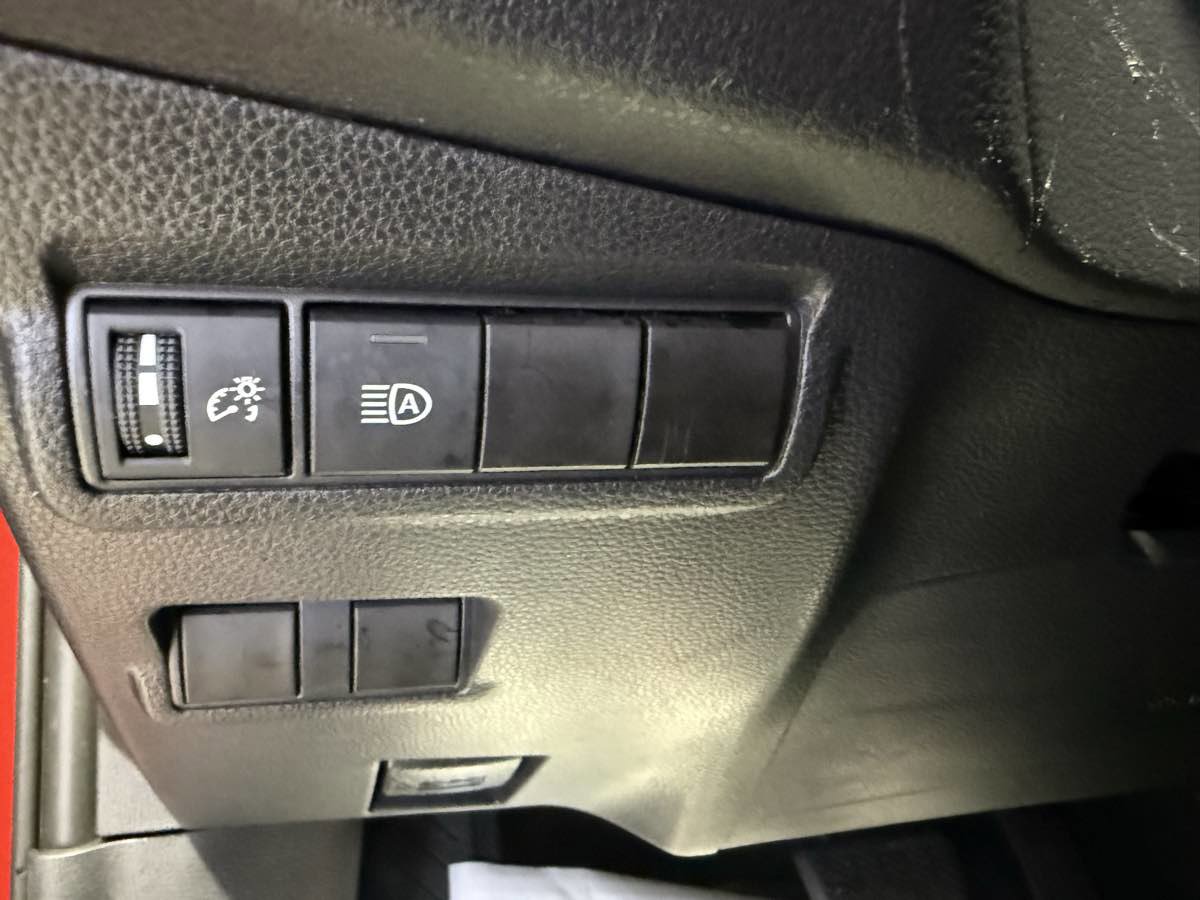 Used 2022 Toyota Corolla Cross LE w/ Moonroof Package image 21