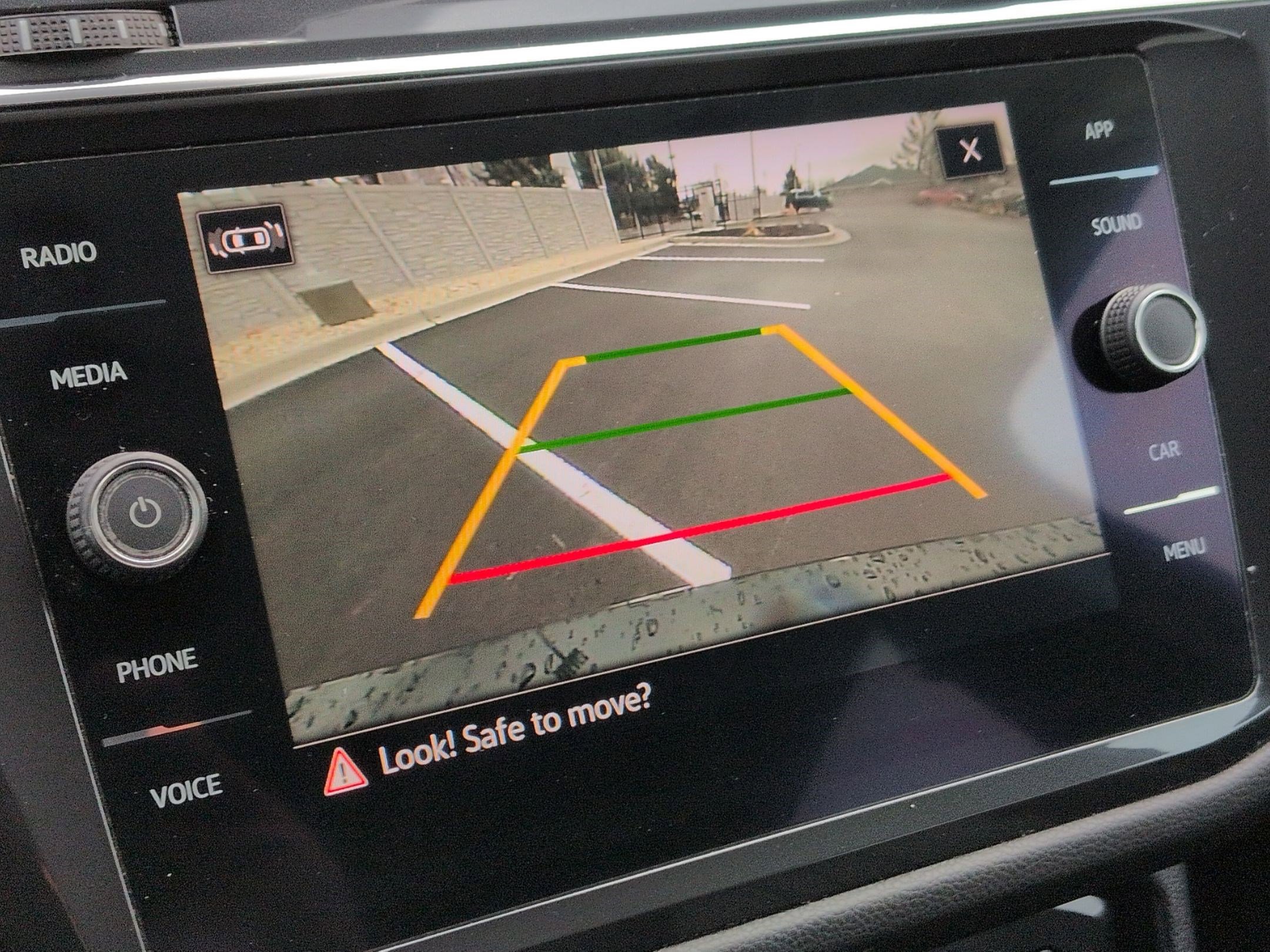 Certified 2022 Volkswagen Tiguan SE R-Line image 26