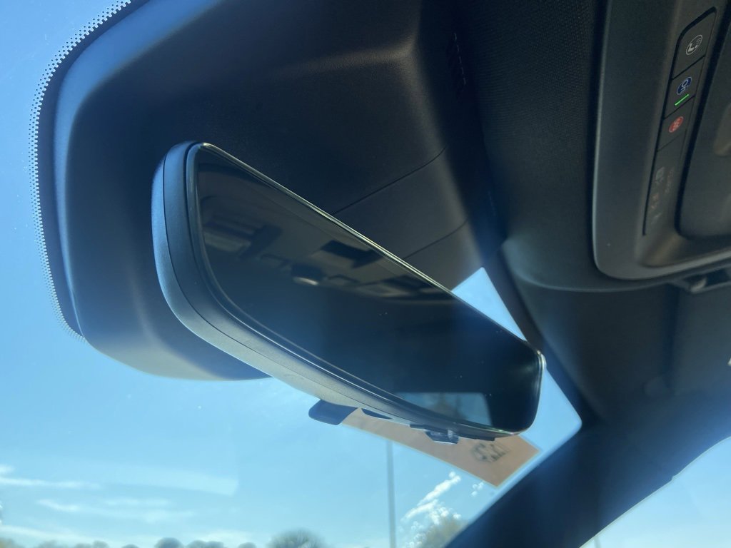 Used 2023 Cadillac Escalade Premium Luxury w/ Performance Package image 19