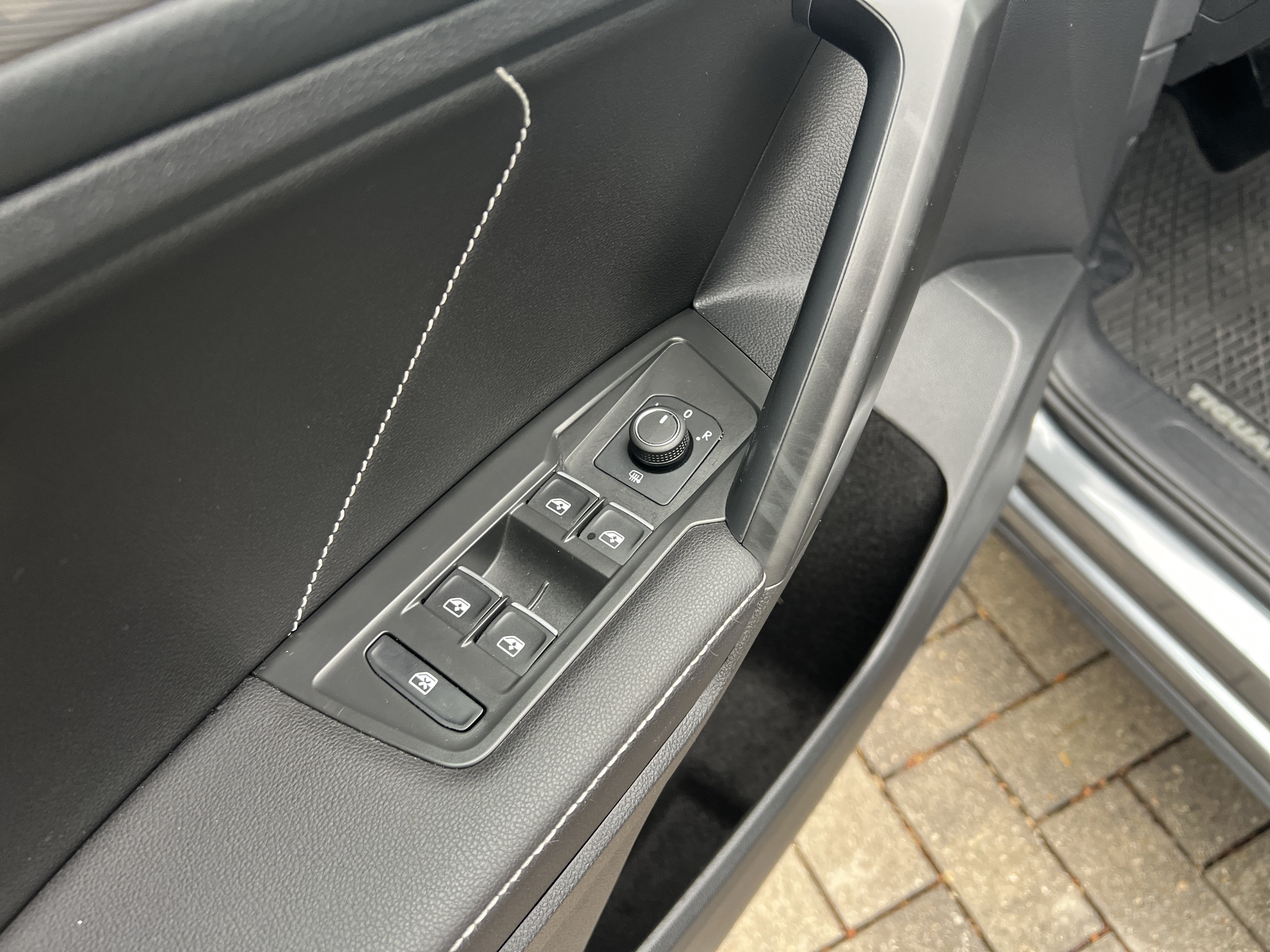Certified 2023 Volkswagen Tiguan SE w/ Panoramic Sunroof Package FWD image 12