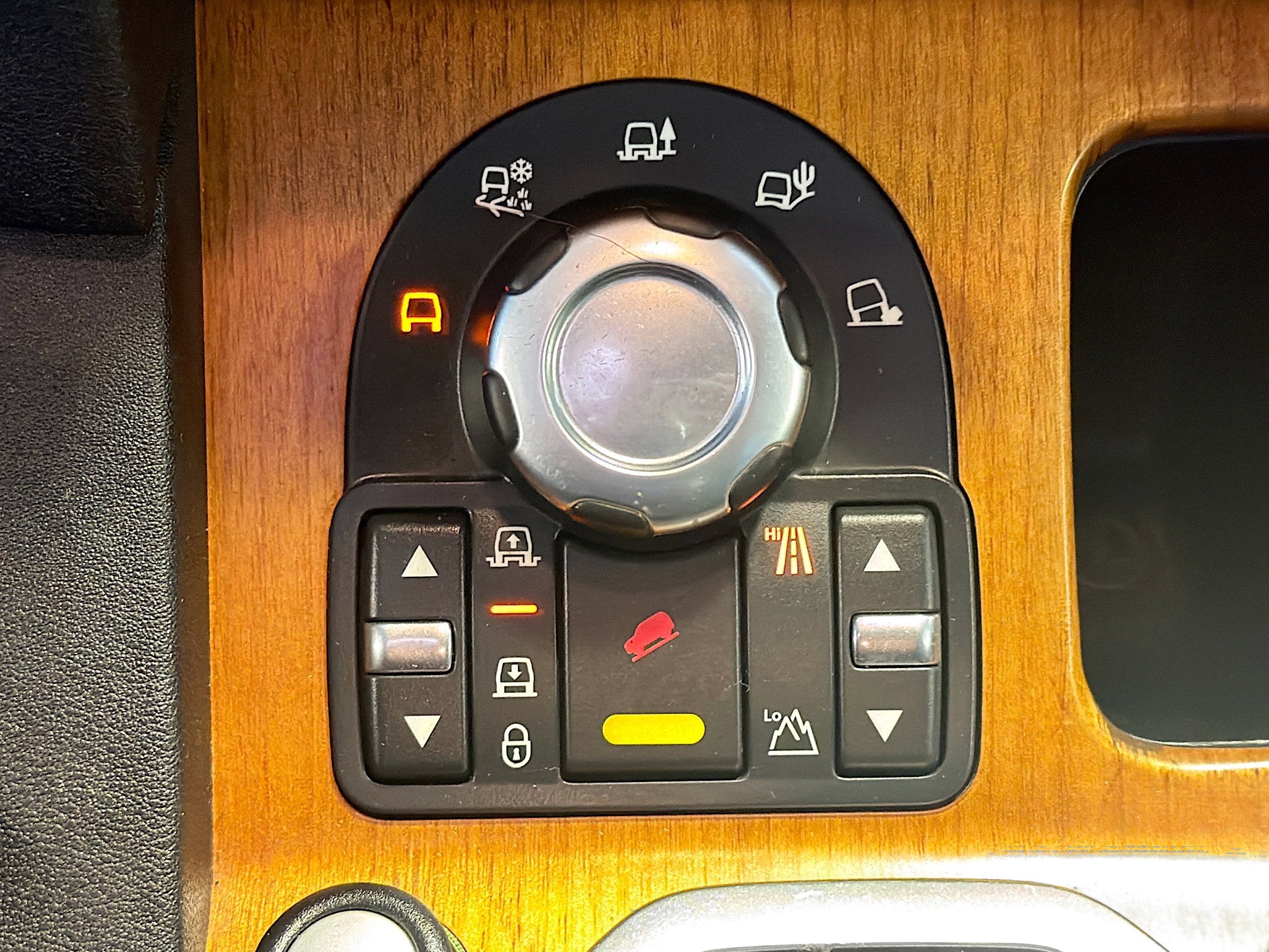 Used 2012 Land Rover LR4 HSE LUX image 25