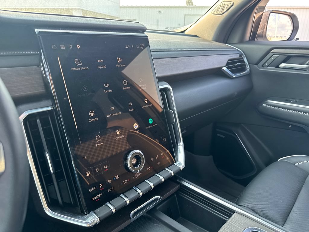 Used 2025 GMC Acadia Denali FWD image 21