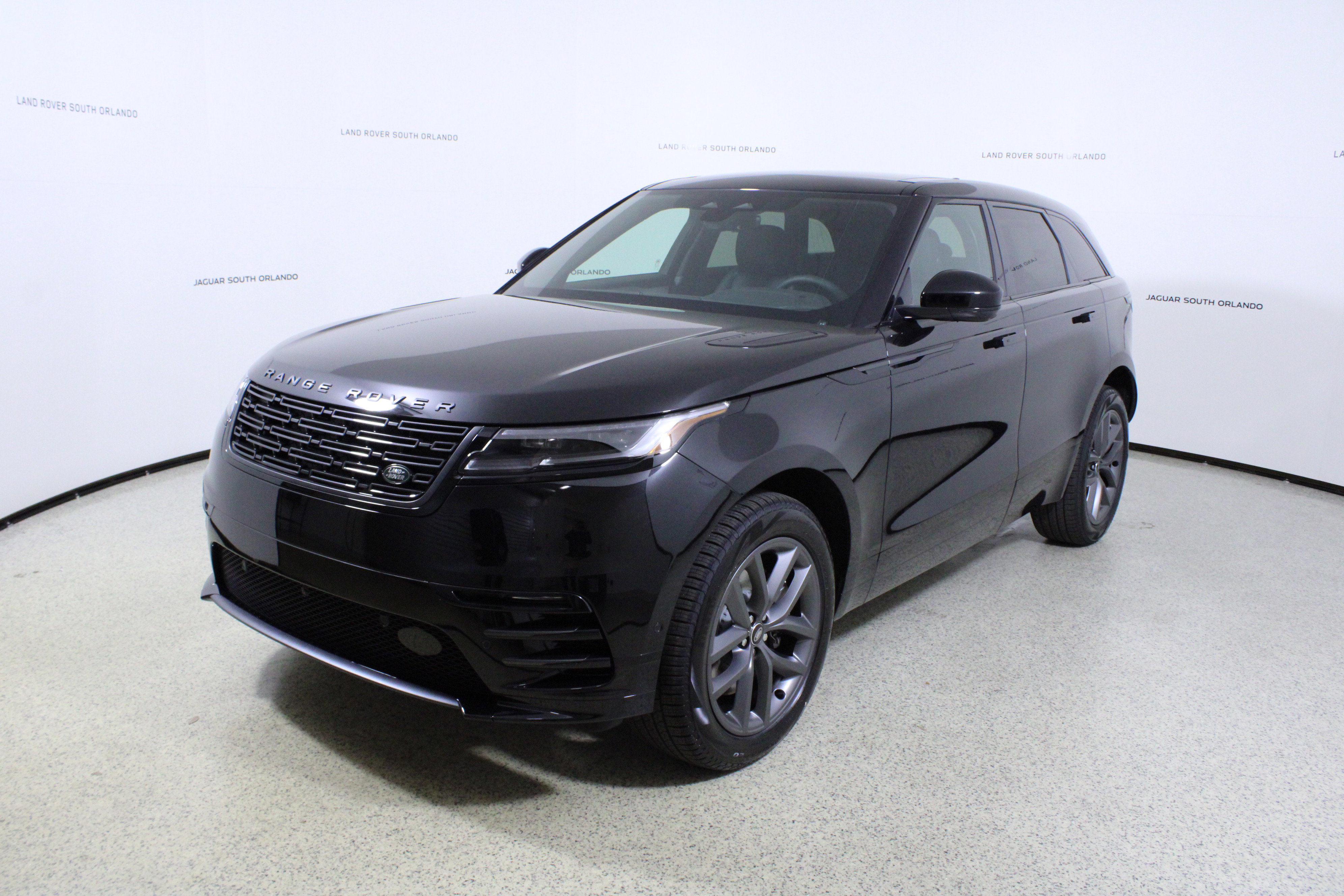 New 2026 Land Rover Range Rover Velar Dynamic SE image 4