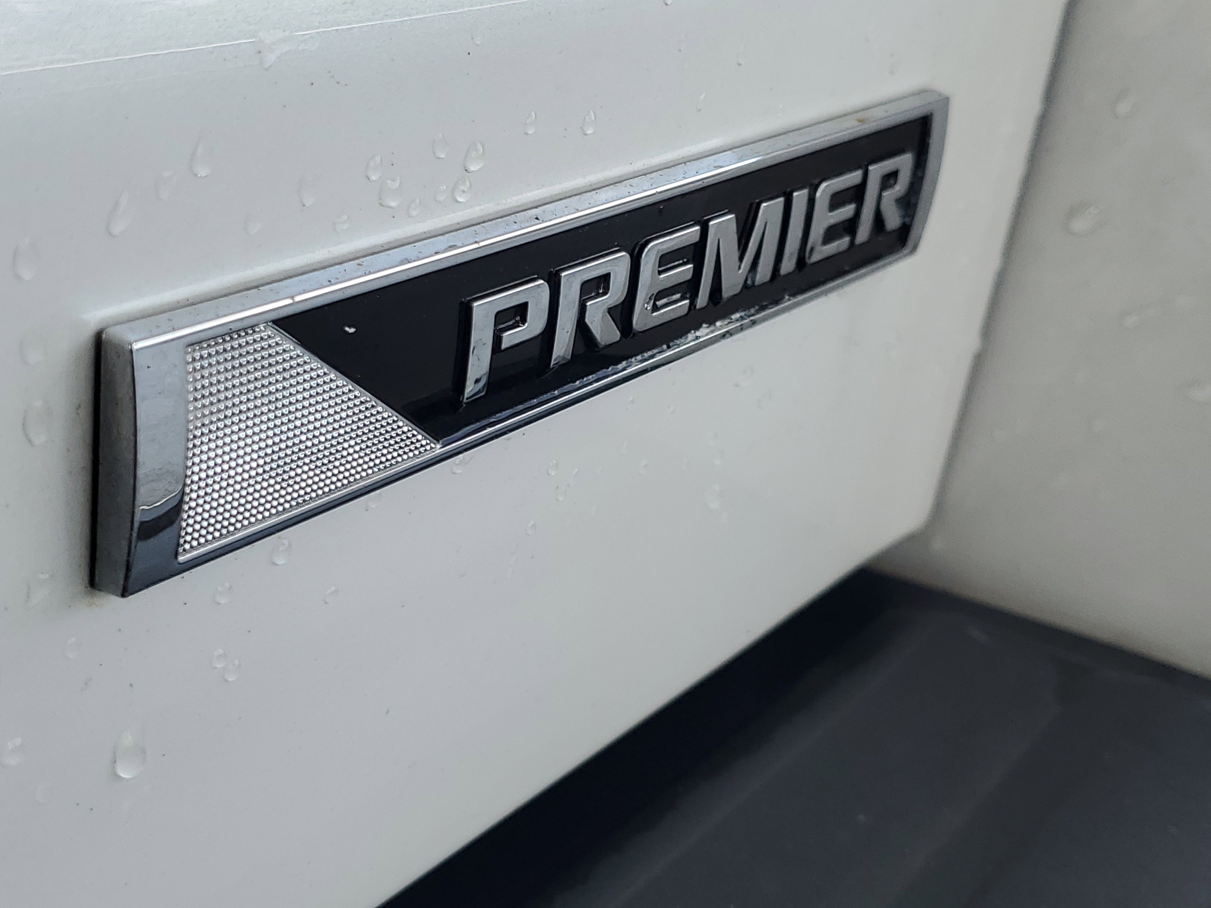 Used 2018 Chevrolet Suburban Premier RWD image 5