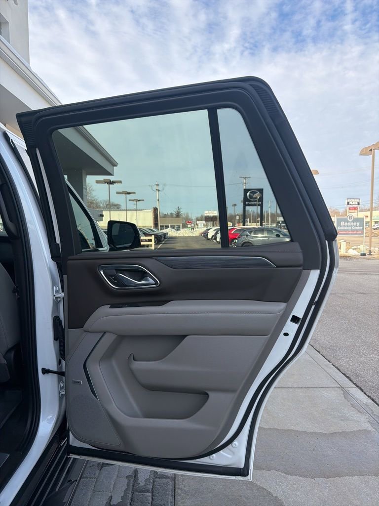 Used 2023 GMC Yukon SLT w/ SLT Luxury Package image 13