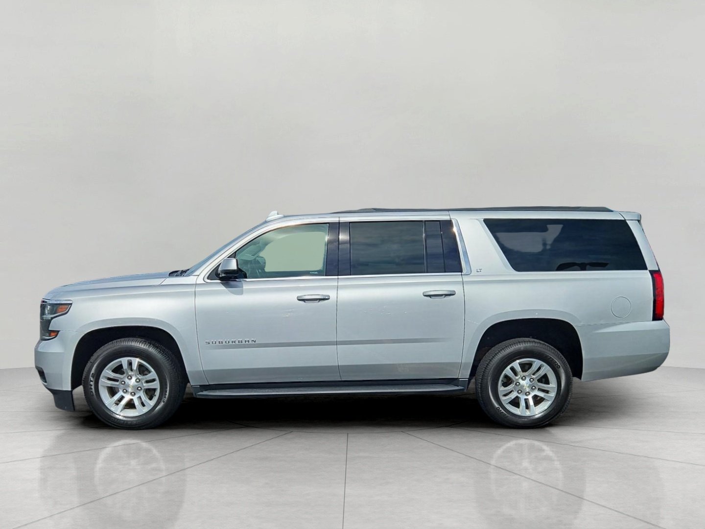 Used 2018 Chevrolet Suburban LT AWD/4WD image 5