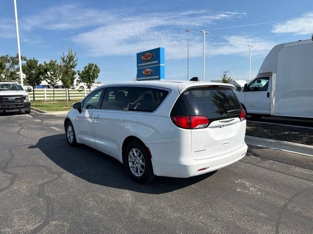 Used 2022 Chrysler Voyager LX FWD image 5