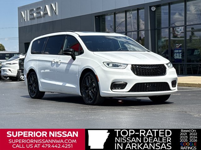 Used 2025 Chrysler Pacifica Limited