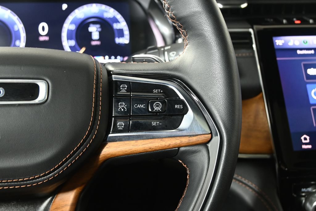 Used 2023 Jeep Grand Cherokee L Summit AWD/4WD image 39