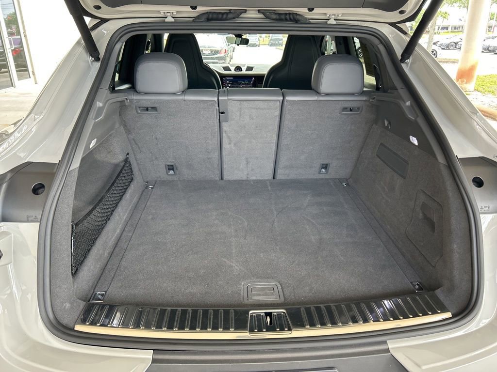Used 2022 Porsche Cayenne Coupe image 33