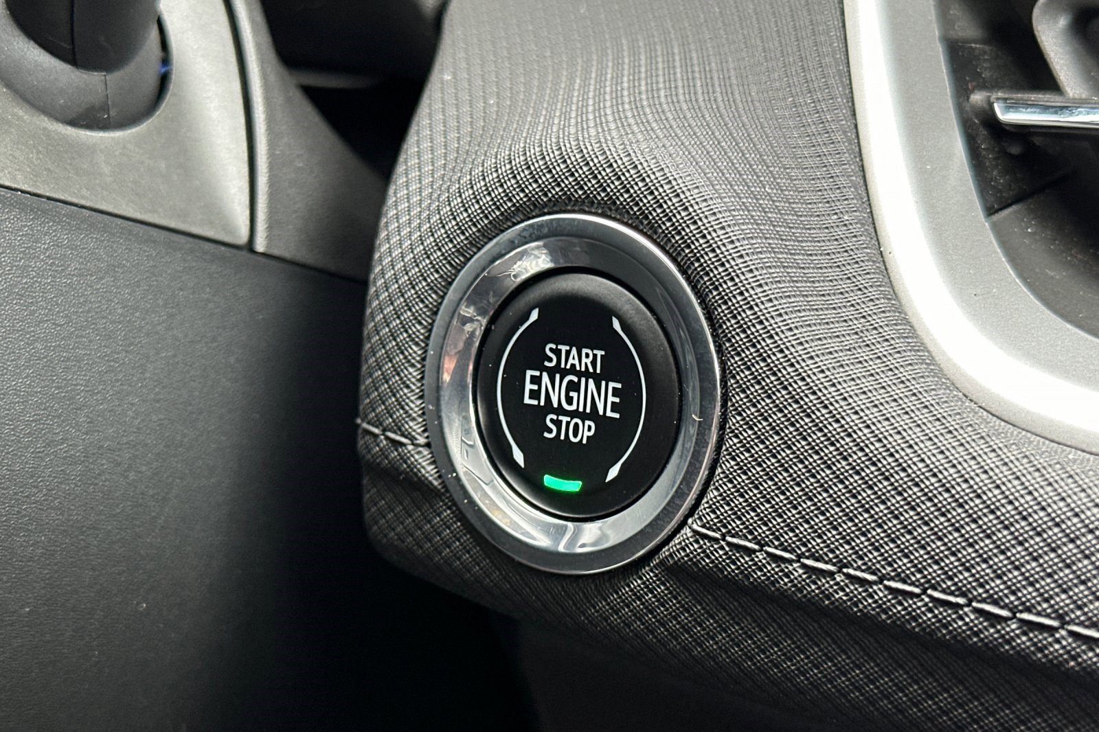 Used 2025 Chevrolet TrailBlazer LT image 32