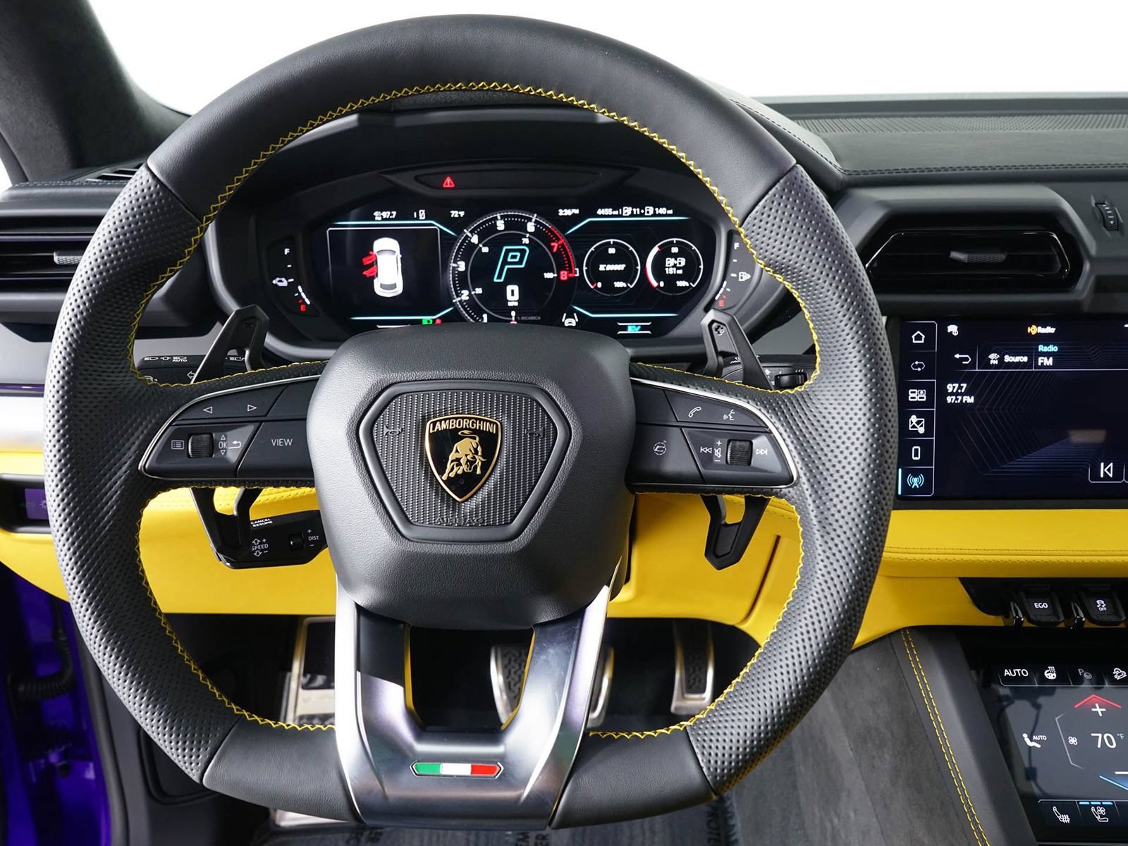 Used 2026 Lamborghini Urus SE AWD/4WD image 21