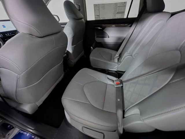 New 2026 Toyota Highlander Platinum image 26