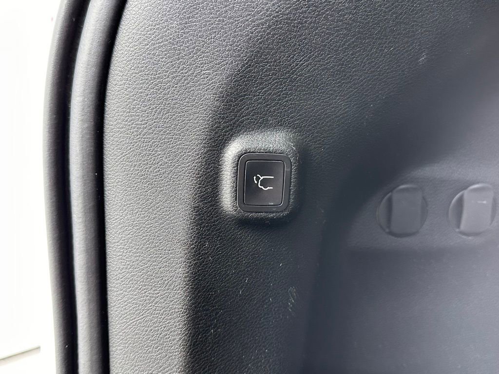 Used 2022 Jeep Cherokee Limited w/ Mopar Interior Package AWD/4WD image 17