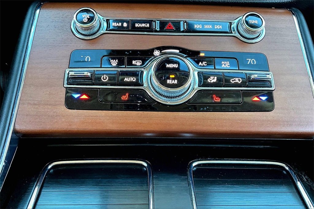 Used 2020 Lincoln Aviator Reserve image 24