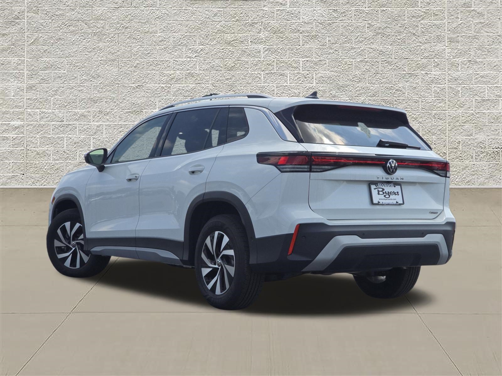 New 2026 Volkswagen Tiguan S AWD/4WD image 5