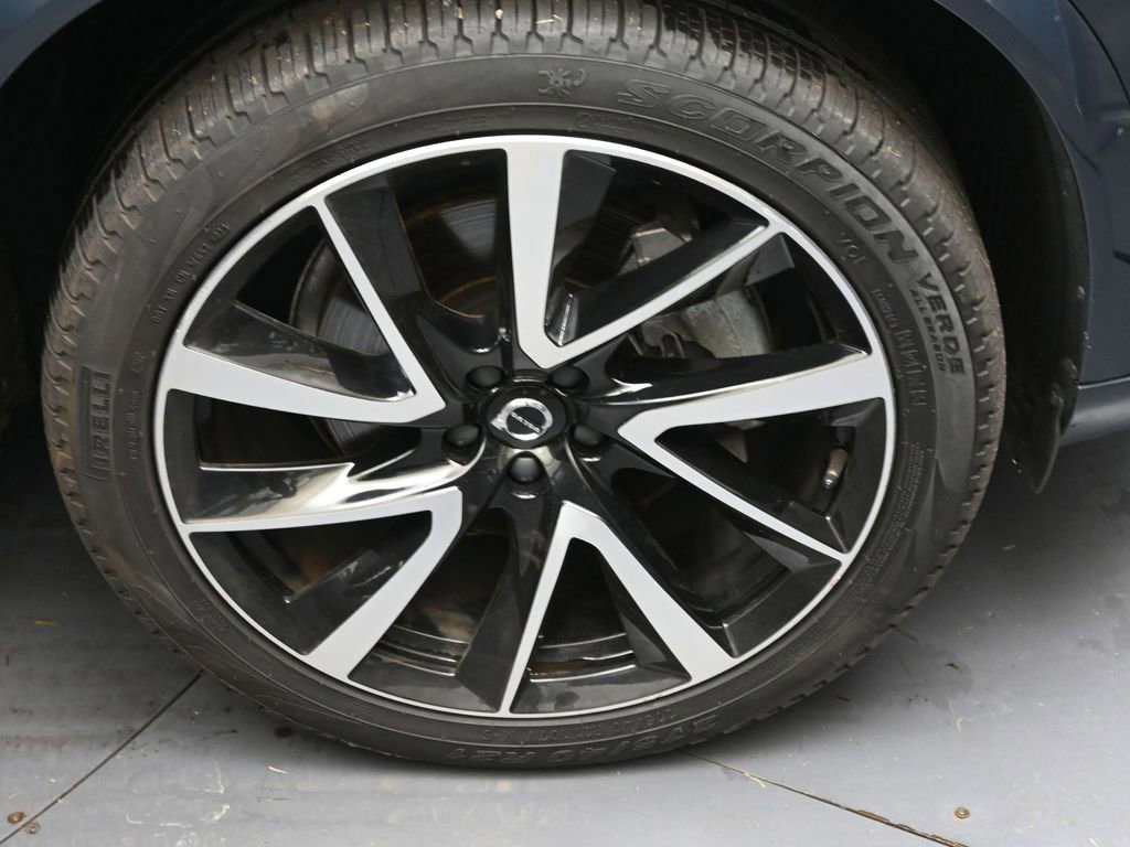 Certified 2024 Volvo XC90 B6 Plus w/ Protection Package Premier image 9