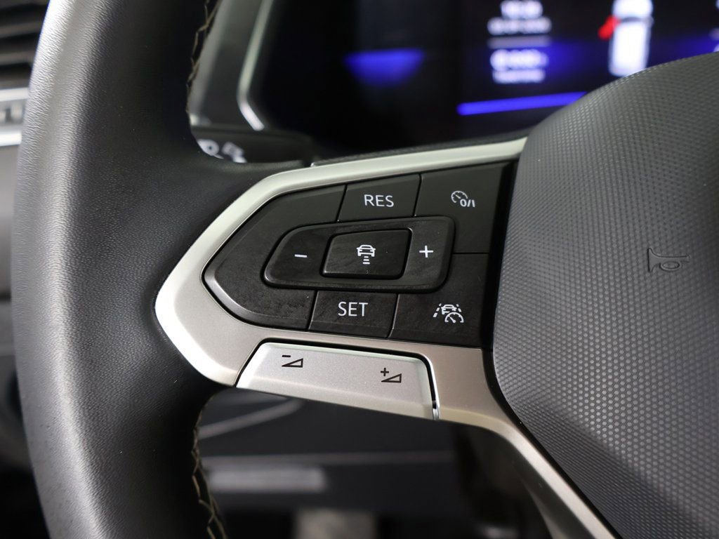 Used 2023 Volkswagen Tiguan SE image 41