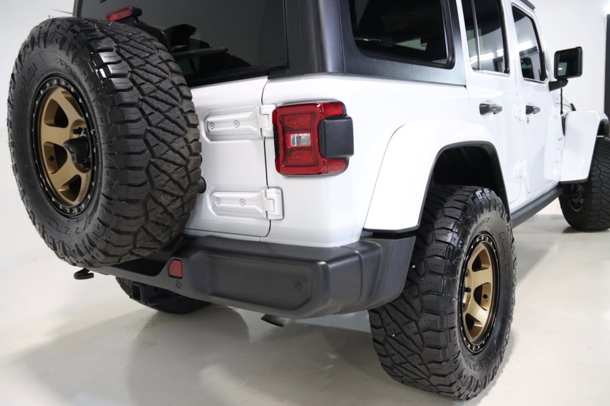 Used 2021 Jeep Wrangler Unlimited Sahara w/ Dual Top Group AWD/4WD image 11