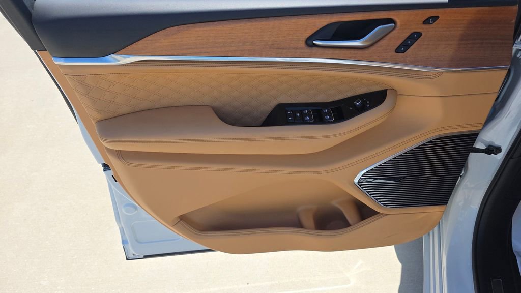 Used 2023 Jeep Grand Cherokee Summit AWD/4WD image 23