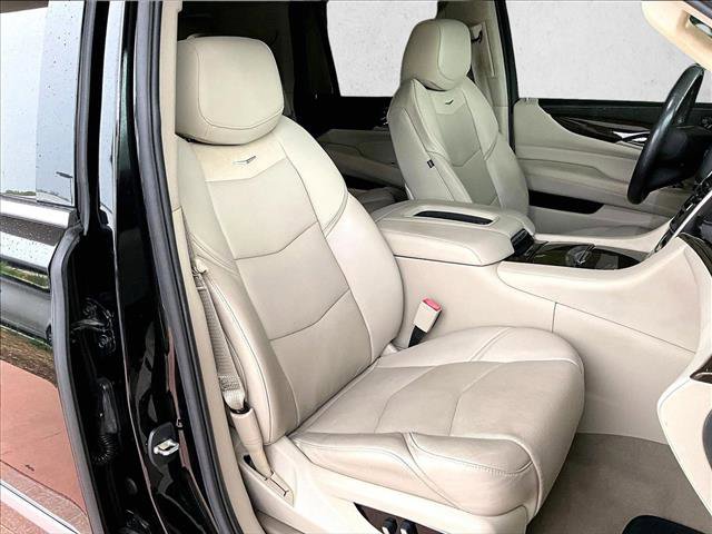 Used 2020 Cadillac Escalade Luxury AWD/4WD image 9