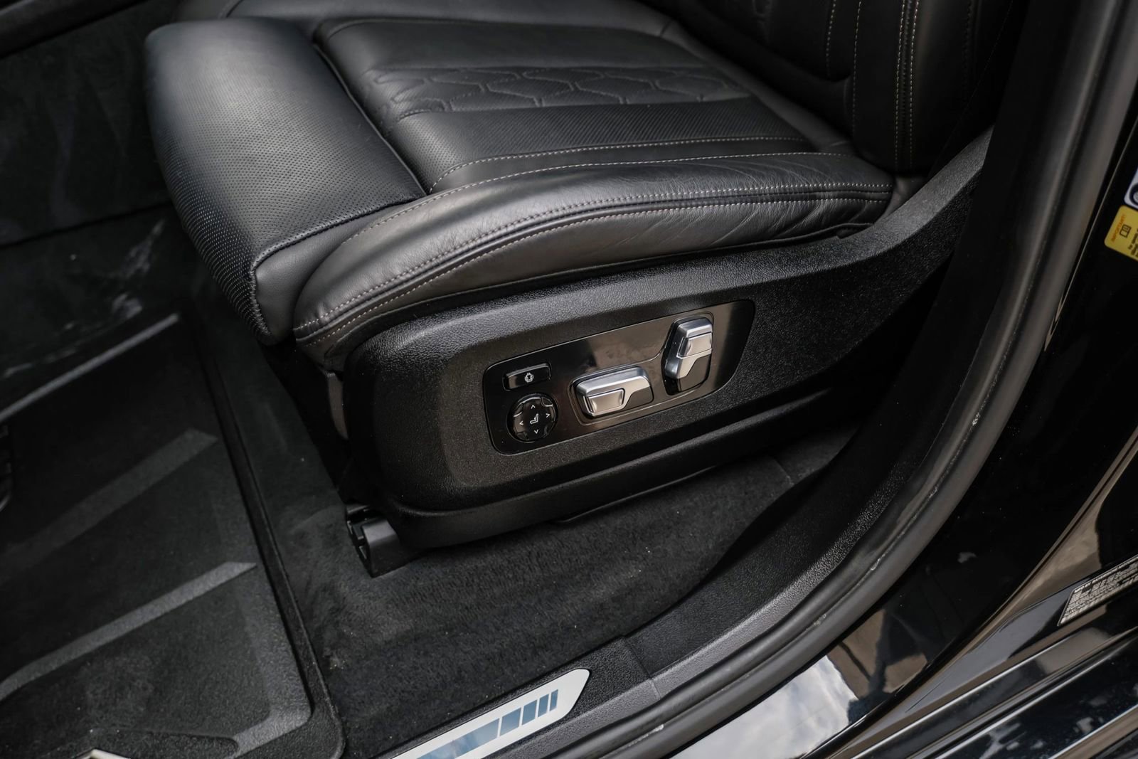 Used 2023 BMW X5 sDrive40i w/ Executive Package image 33