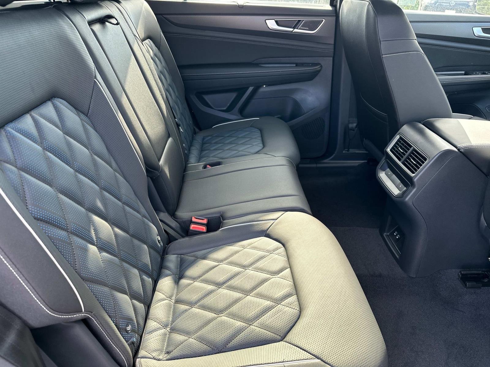 New 2026 Volkswagen Atlas Cross Sport SEL Premium R-Line image 5