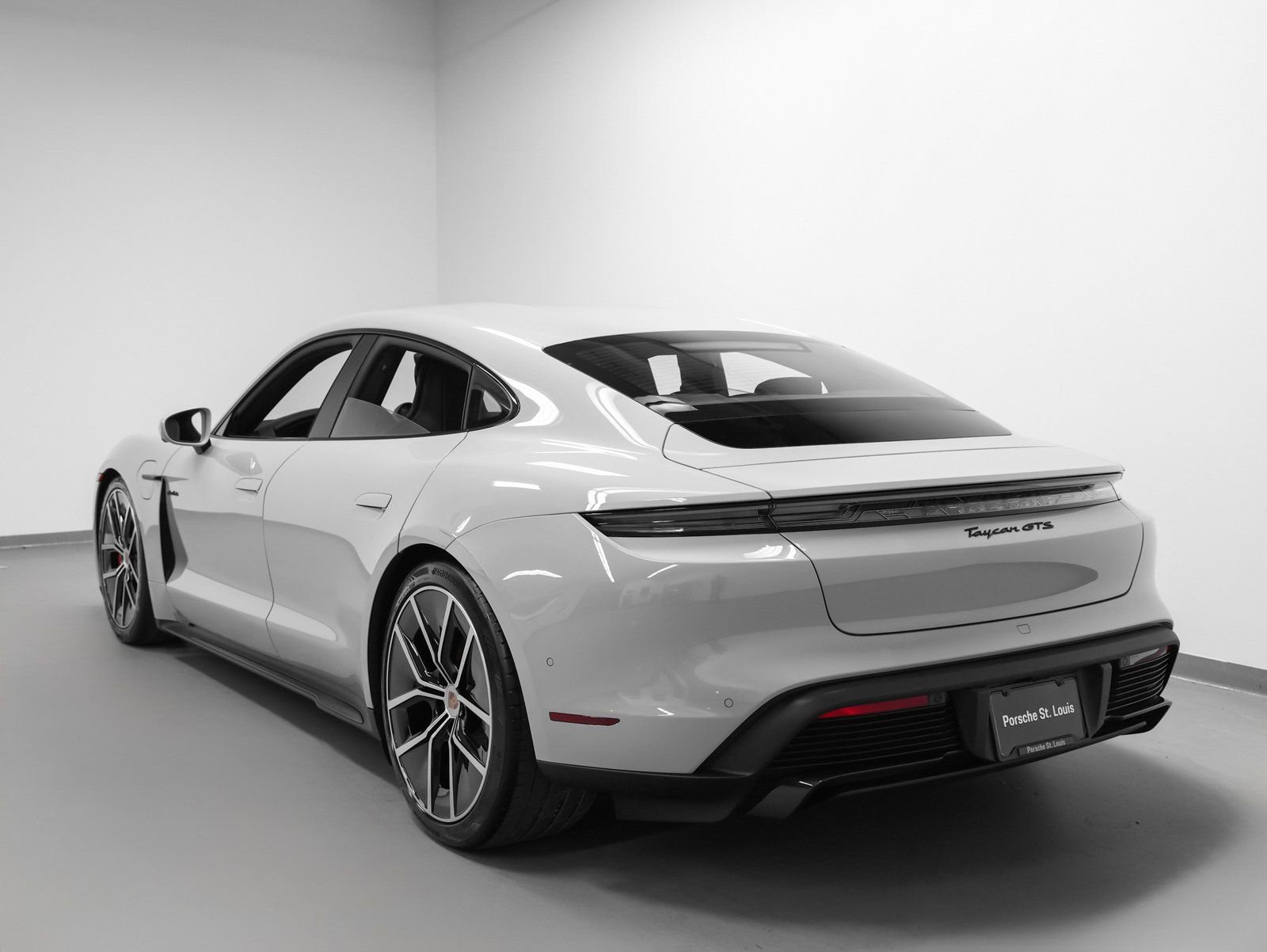 New 2026 Porsche Taycan GTS image 3