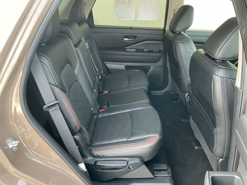 Used 2024 Nissan Pathfinder Platinum AWD/4WD image 20