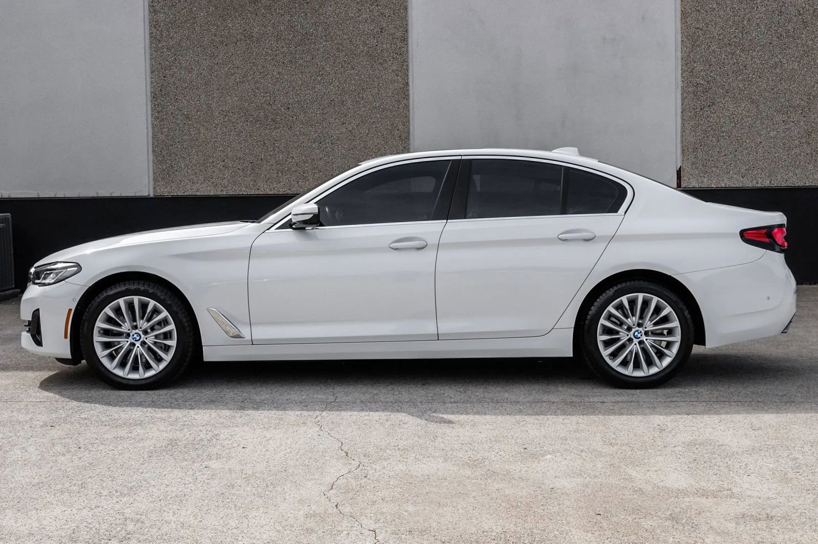 Used 2021 BMW 540i xDrive 540i xDrive Sedan 4D w/ Executive Package image 15