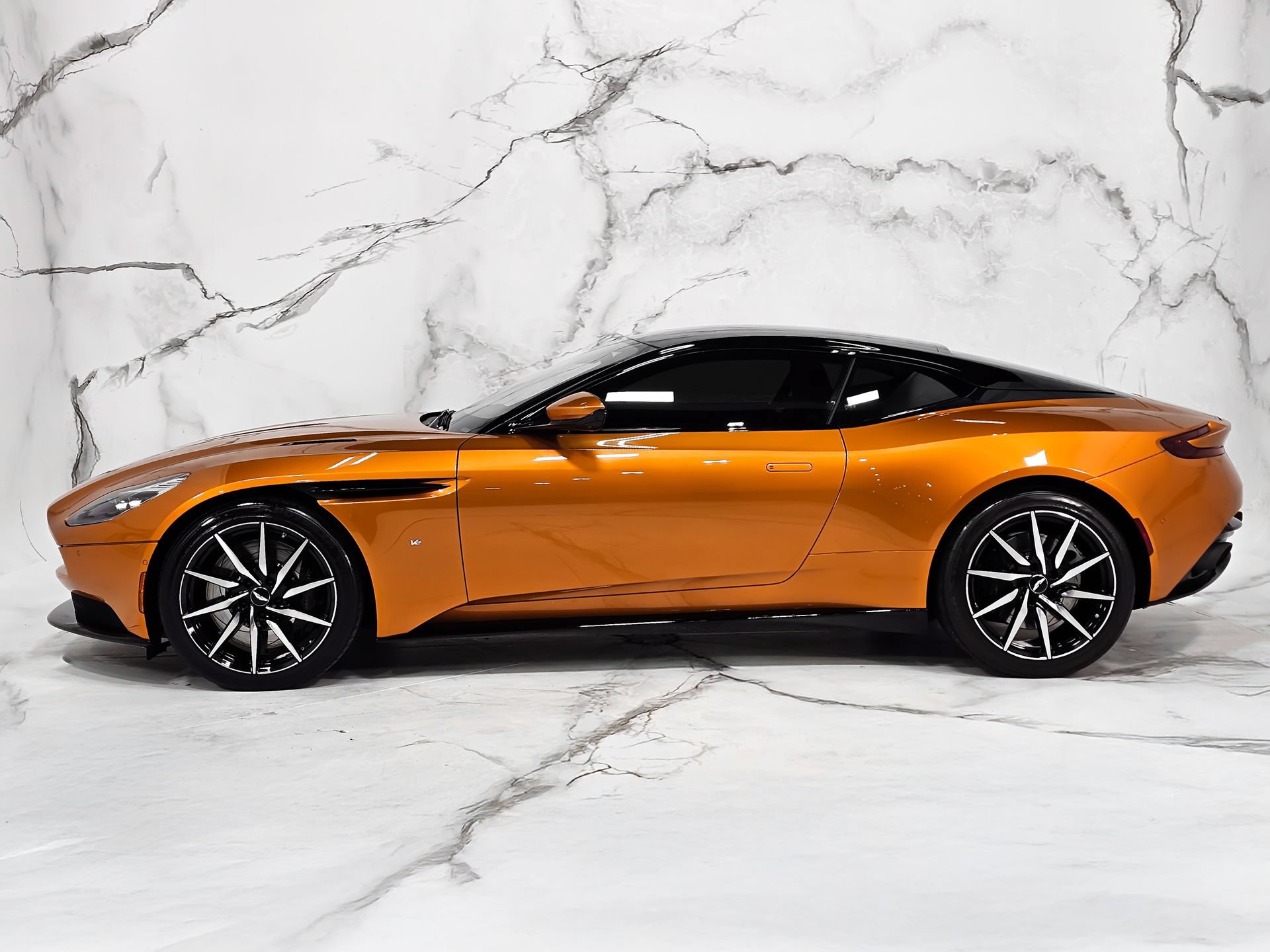Used 2017 Aston Martin DB11 V12 RWD image 8