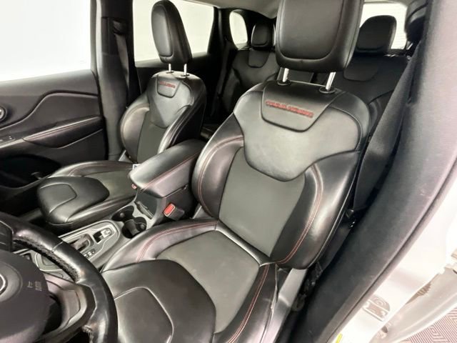 Used 2020 Jeep Cherokee Trailhawk w/ Cold Weather Group AWD/4WD image 6