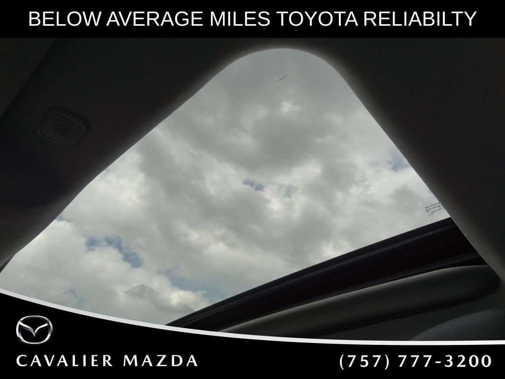 Used 2023 Toyota Highlander XLE AWD/4WD image 11