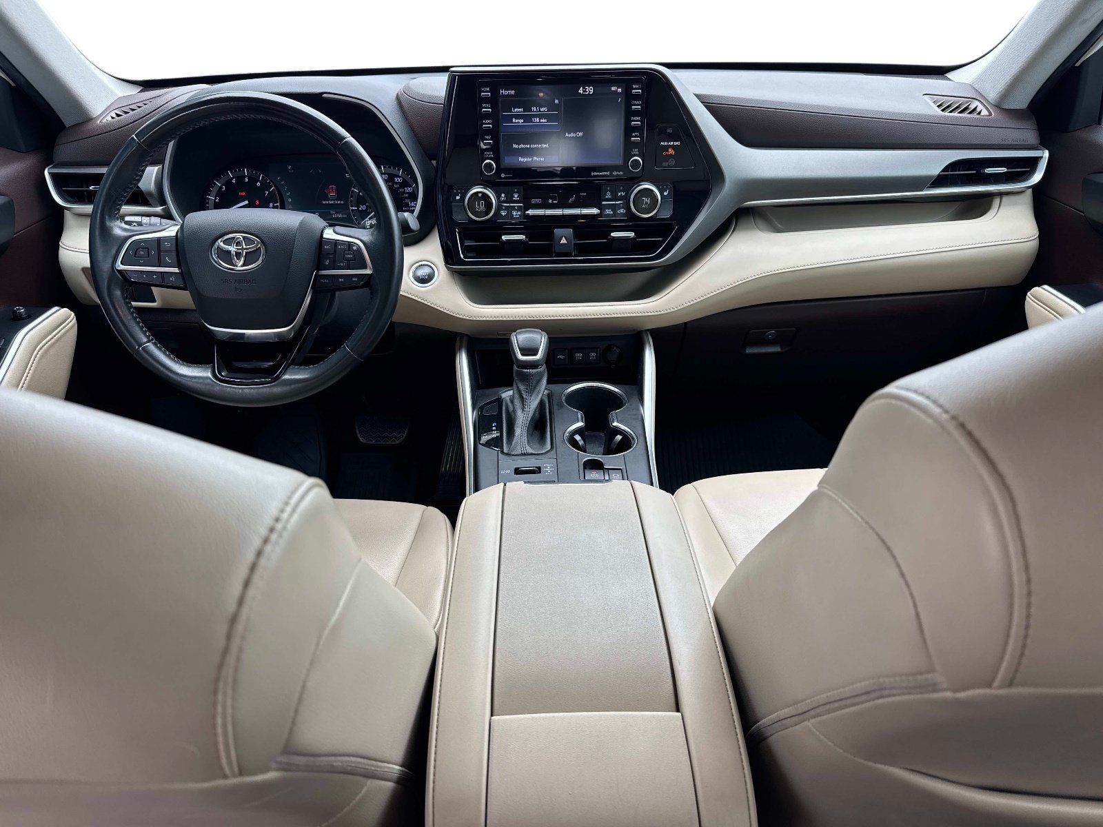 Used 2021 Toyota Highlander XLE AWD/4WD image 16