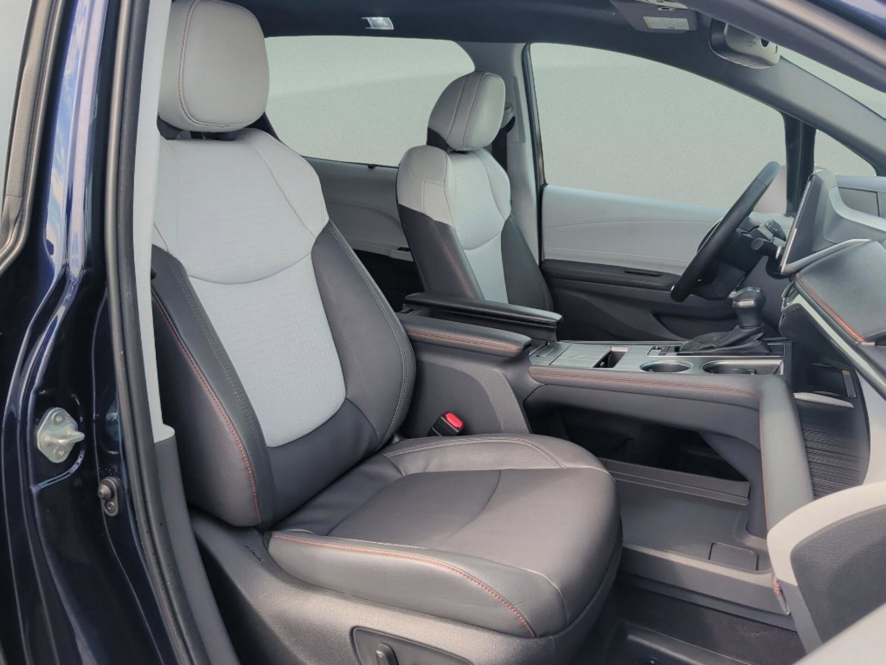 Used 2023 Toyota Sienna XSE w/ XSE Plus Package image 40