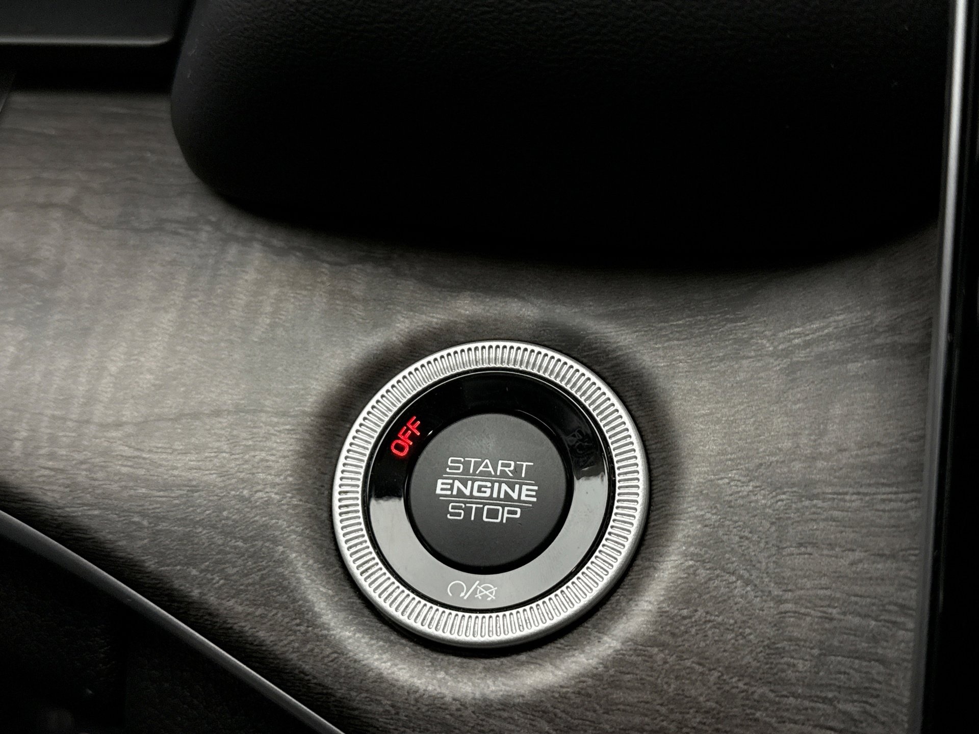 Used 2023 Jeep Grand Cherokee L Limited w/ Luxury Tech Group II image 21