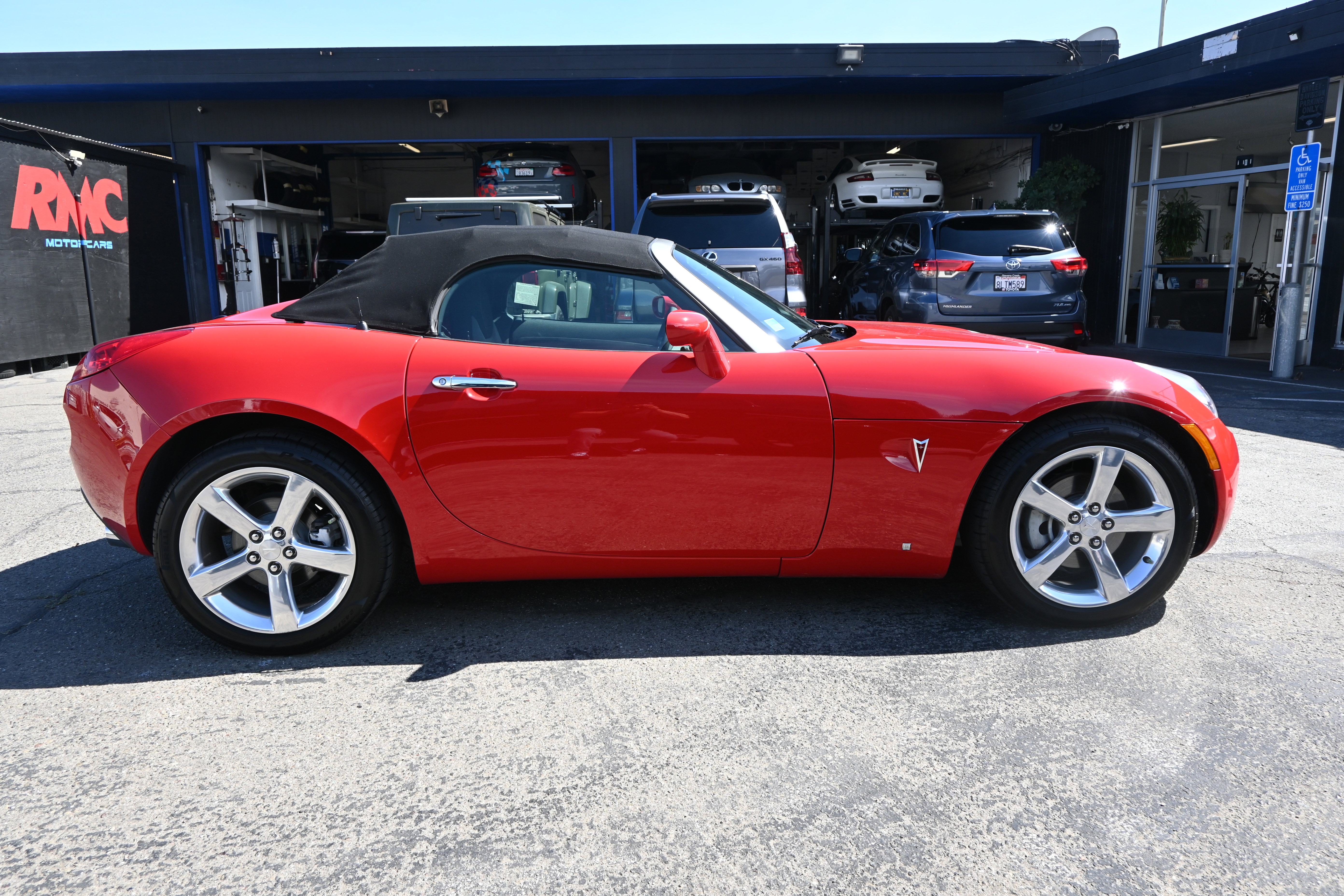 Used 2006 Pontiac Solstice Convertible w/ Power Package image 9
