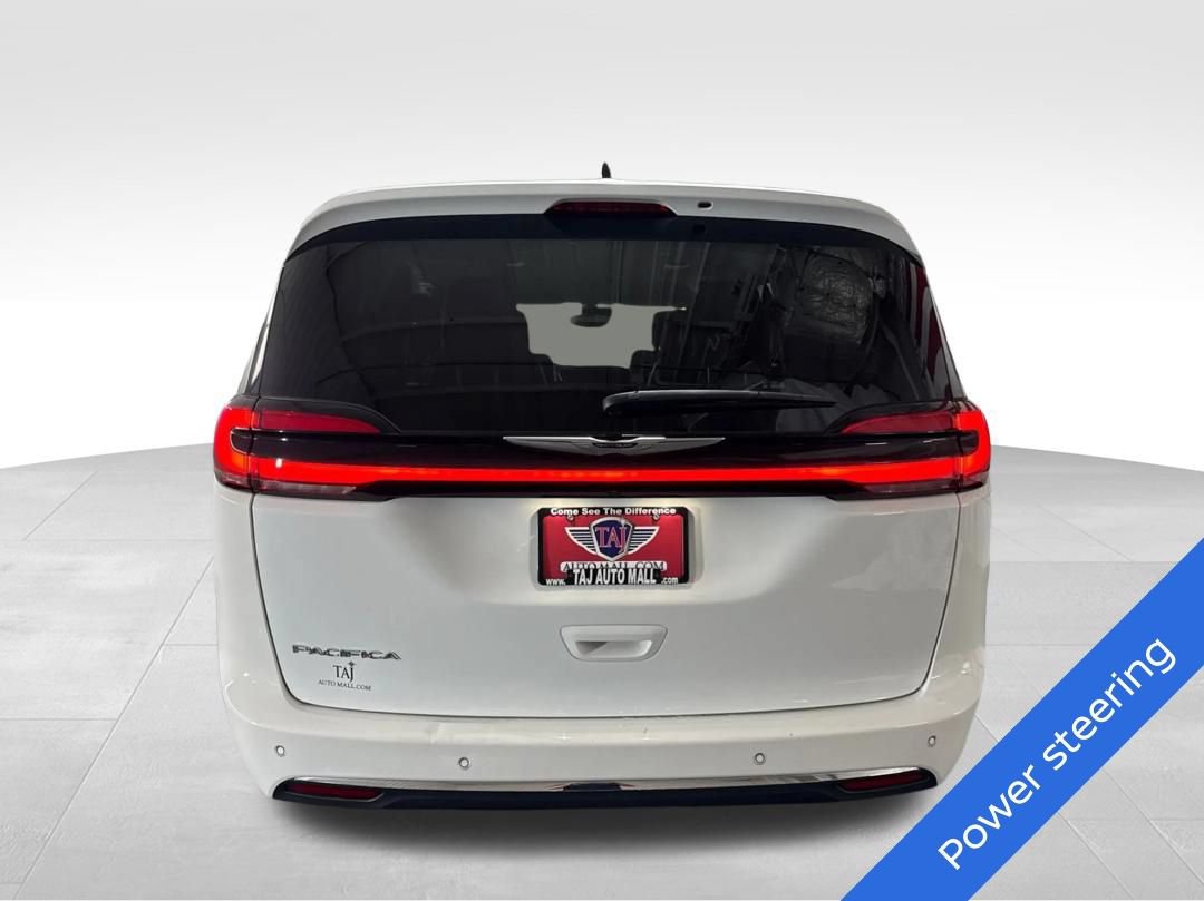 Used 2023 Chrysler Pacifica Touring-L FWD image 6