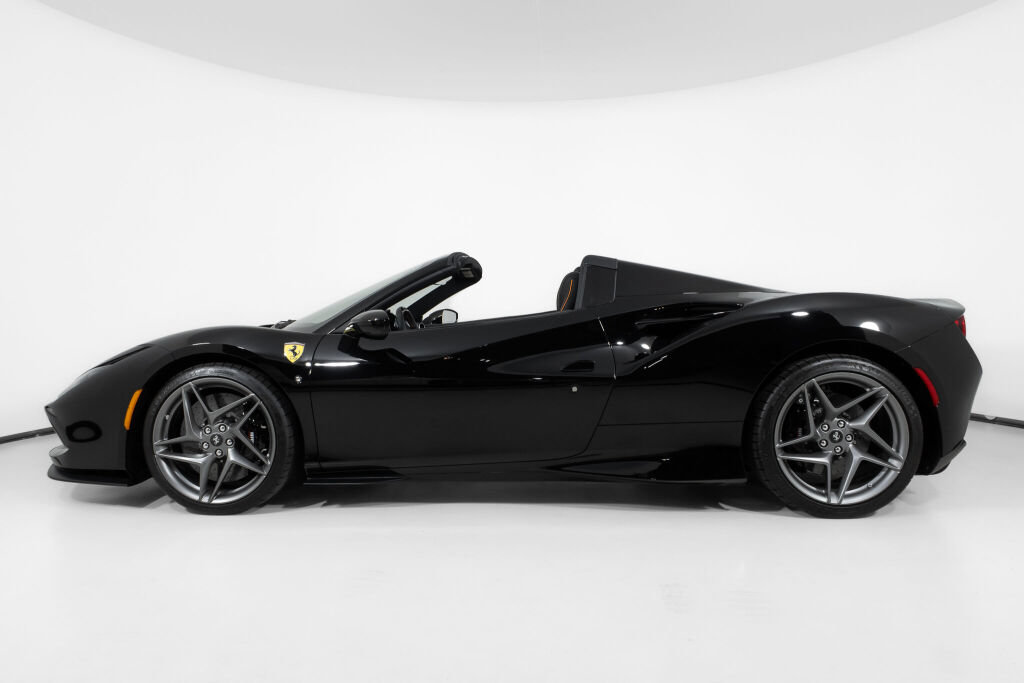 Used 2022 Ferrari F8 Tributo RWD image 3