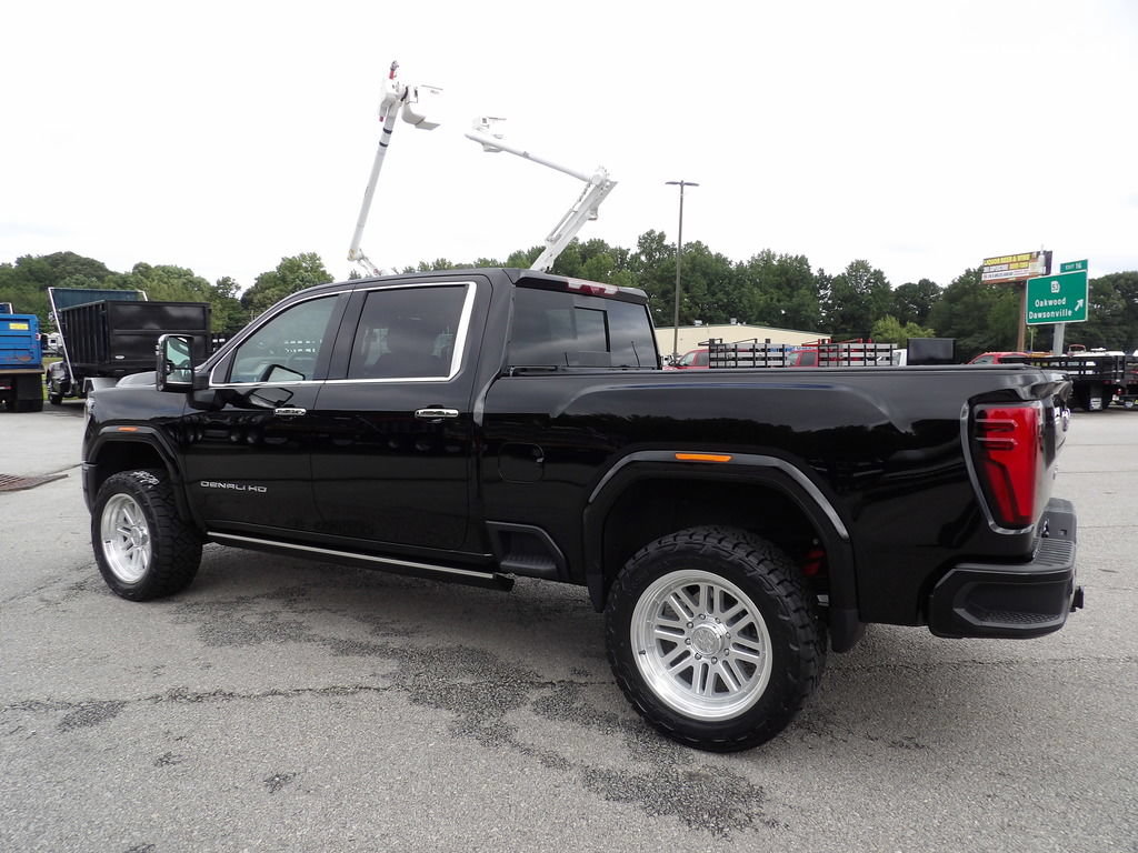 Used 2025 GMC Sierra 3500 Denali w/ Denali Reserve Package AWD/4WD image 4