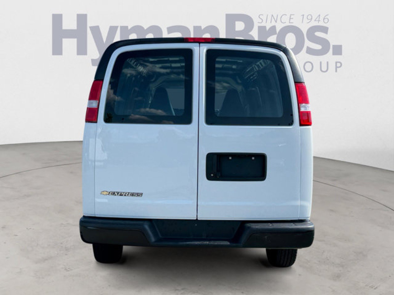 Used 2022 Chevrolet Express 2500 Extended w/ Driver Convenience Package RWD image 4